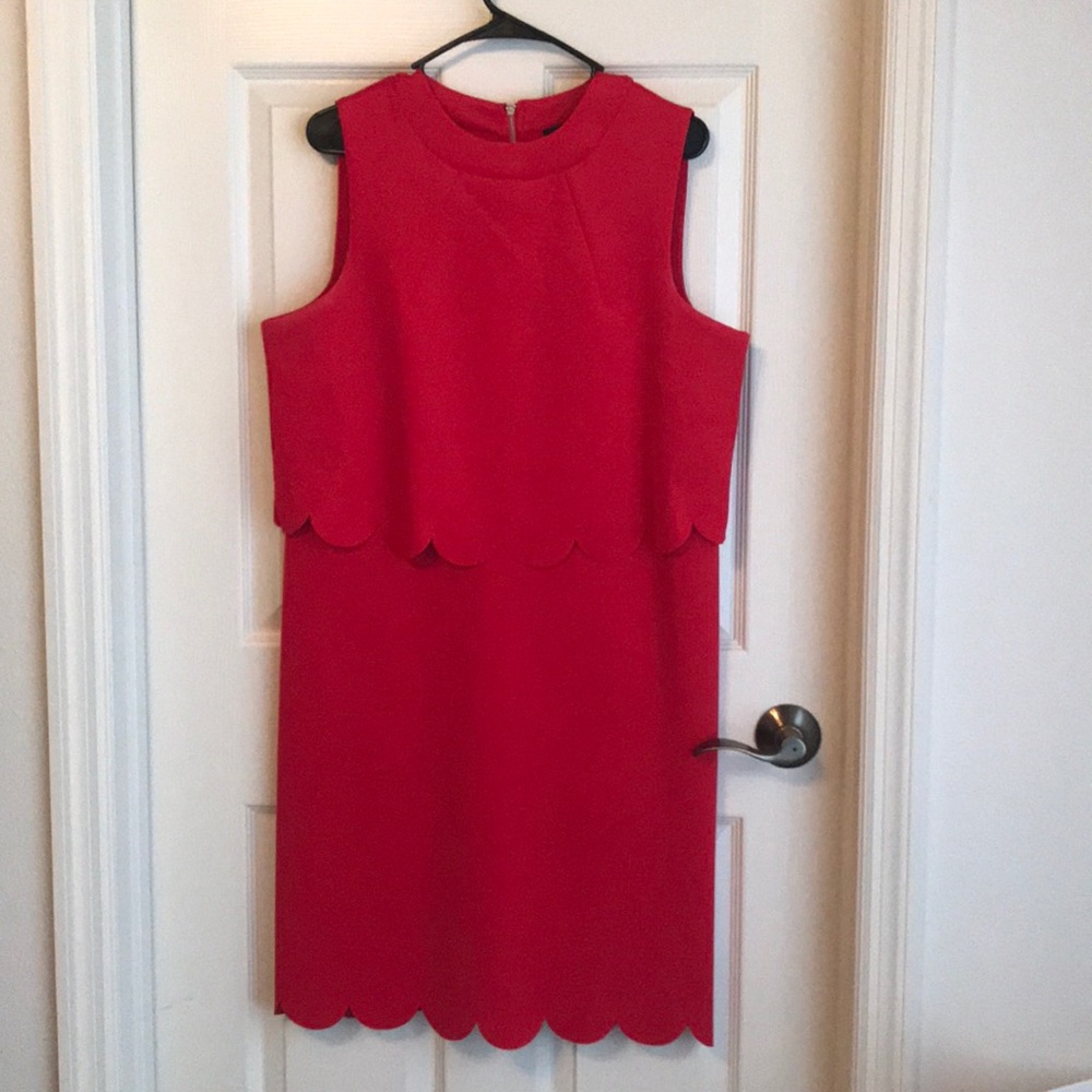 Scalloped sleeveless dress